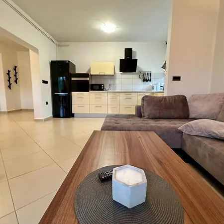 Dujam Apartman Rab Town